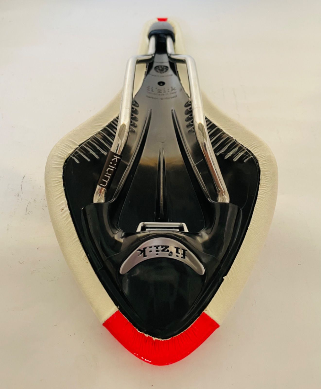 Fizik Arione（アリオネ） vsサドル K:iumレール フィジークサドル アリオネvs kiumレールサドル - メルカリ