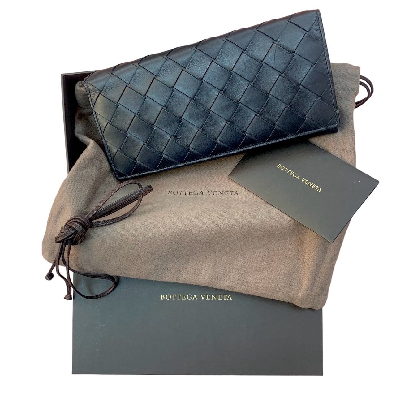 【上美品⭐️BOTTEGA VENETA】 ボッテガヴェネタ　 二つ折り 札入れ 長財布　 ほぼブラックのネイビー 紺　 イントレチャート レザー　  ユニセックス　 縦長ロングウォレット　 120697 V4651 （AYA）