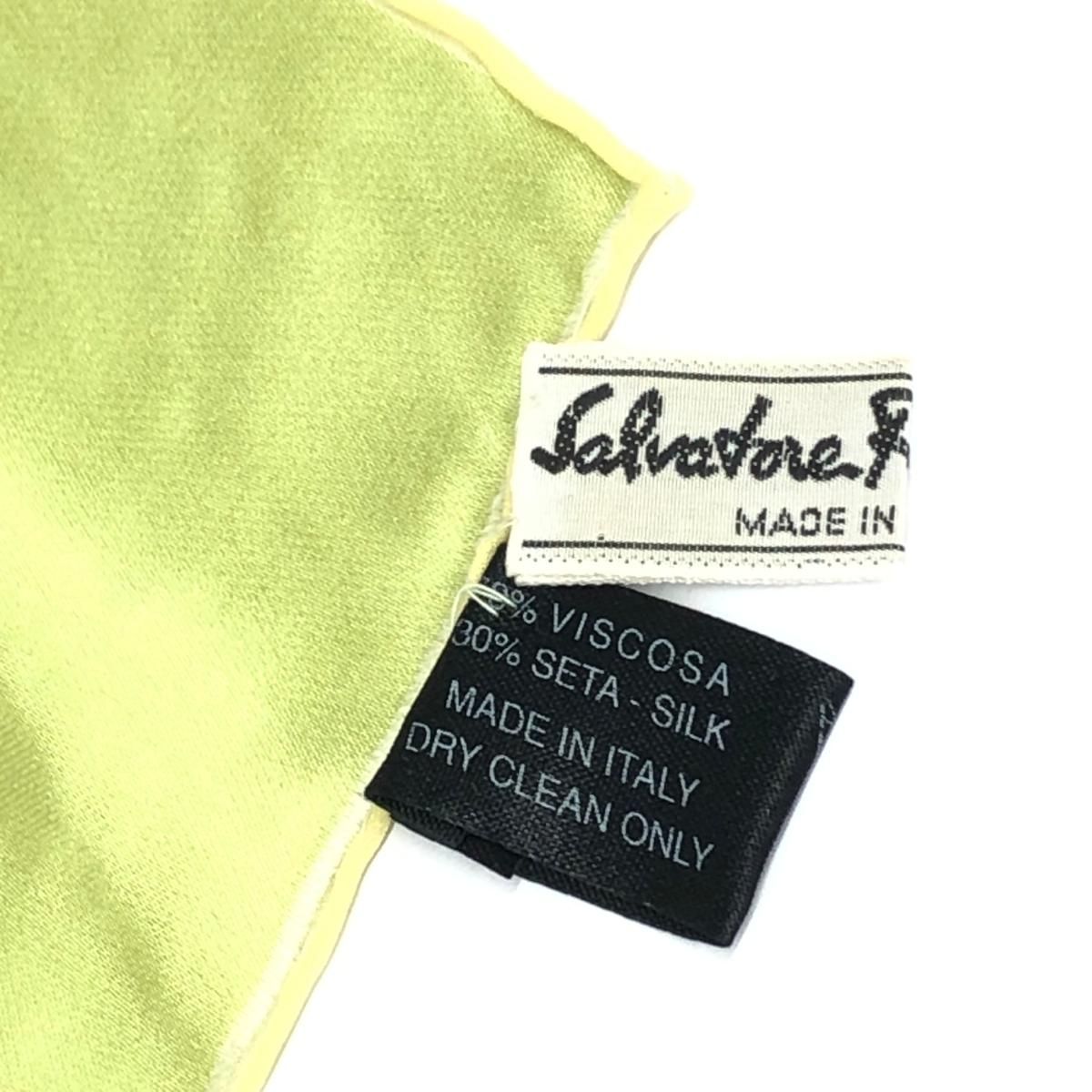 Salvatore Ferragamo サルヴァトーレフェラガモ スカーフ フラワー