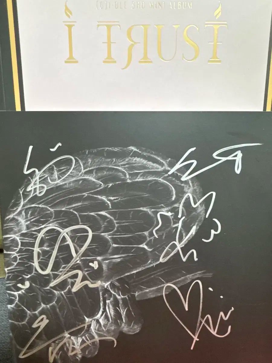 (G)I-DLE : I TRUST 非売品 サイン入りアルバム レア G)I-DLE : I TRUST 非売品 サイン入りアルバム レア G)I-DLE : I