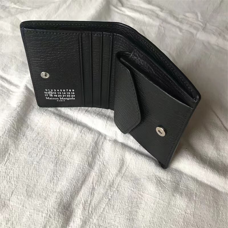 MaisonMargielaマルジェラ 二つ折り財布 グレインレザー MaisonMargielaマルジェラ 二つ折り財布 グレインレザー - メルカリ