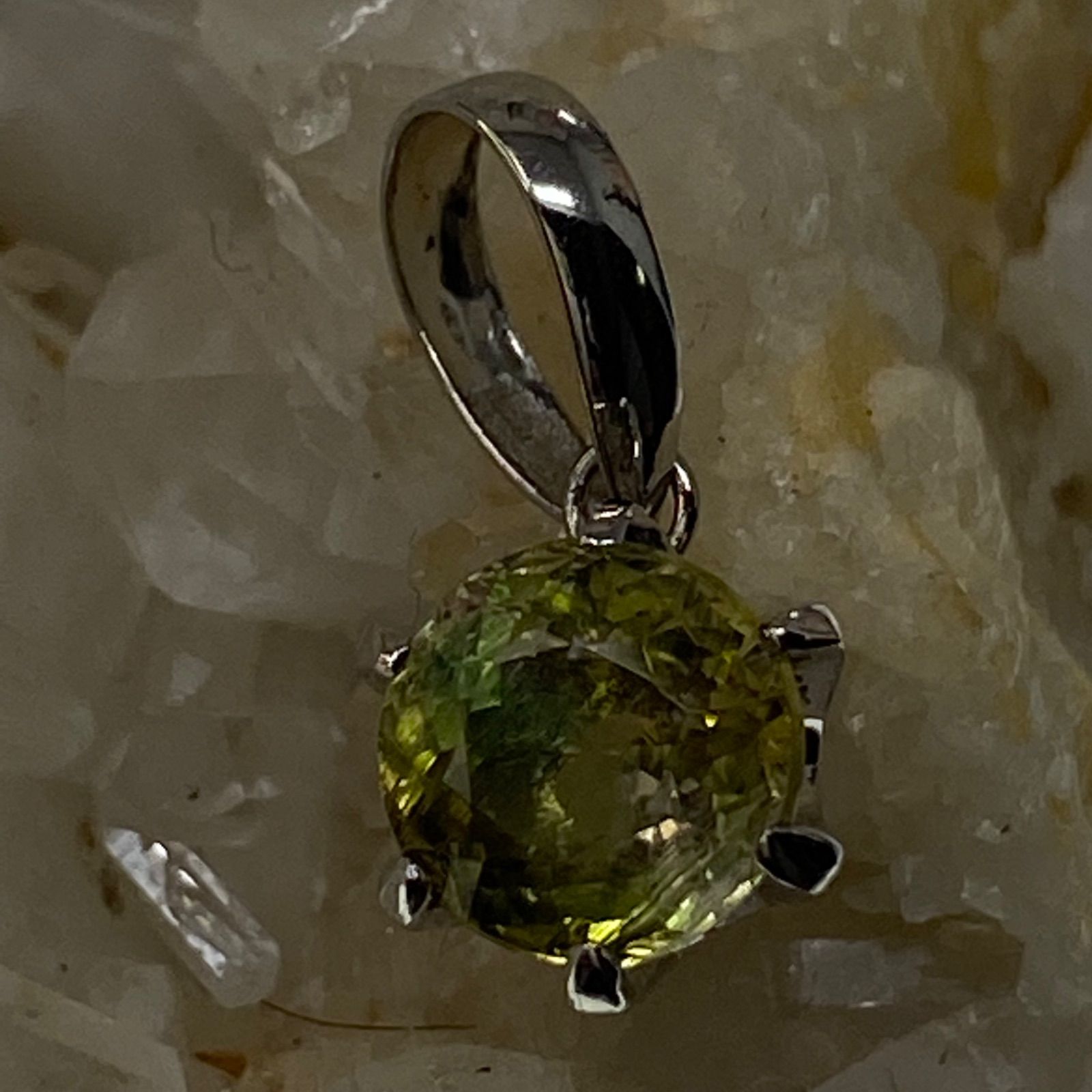 pt900 天然バイカラートルマリン（コンゴ産） 0.99ct-