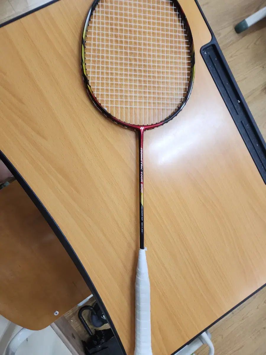 3 たった一日 歯 ヨネックス YONEX バドミントン ラケット