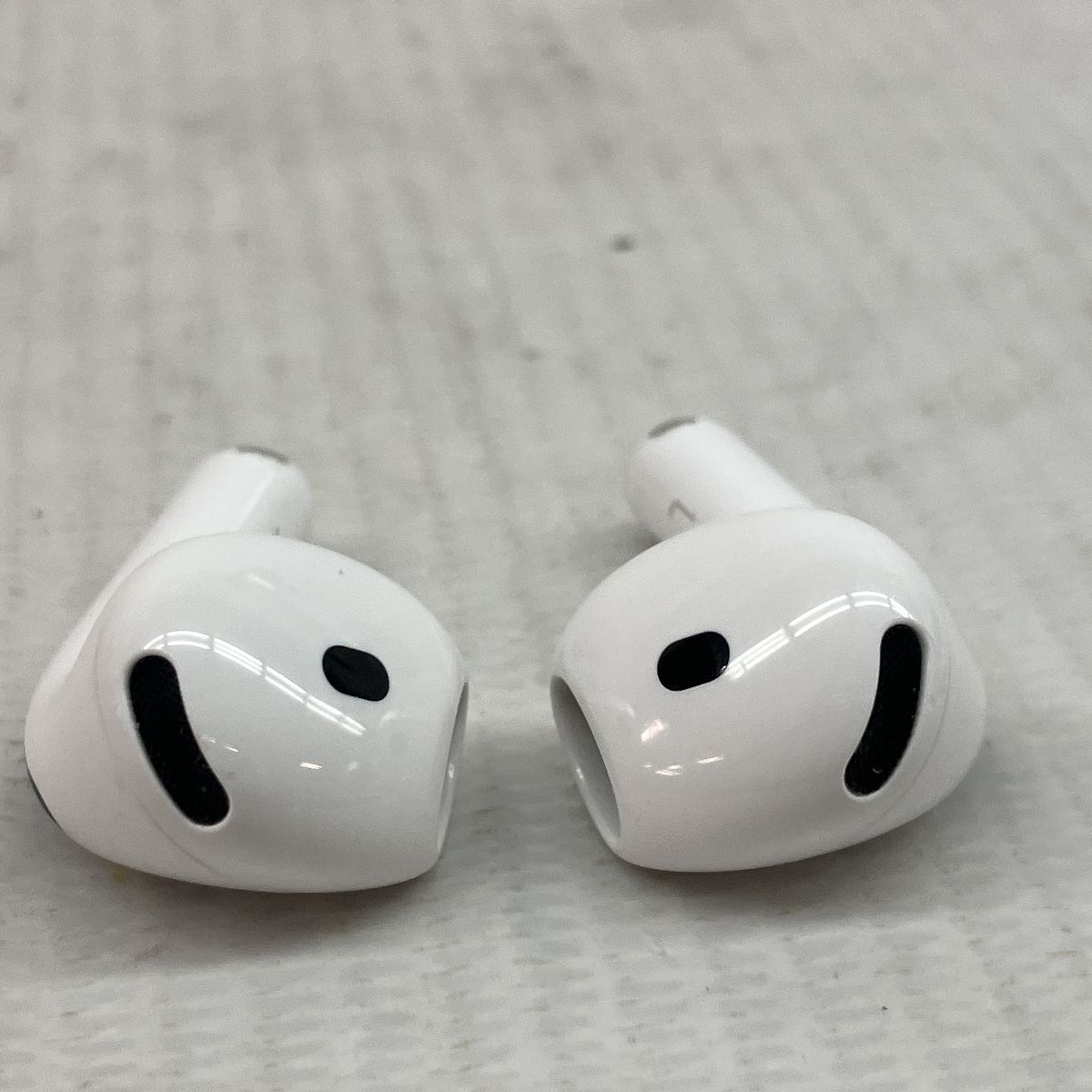 Apple AirPods 4 MXP93J/A ワイヤレスイヤホン アクティブノイズ
