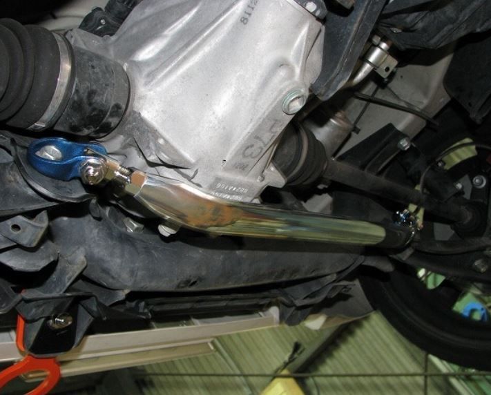 デリカD5 前期 カワイ製作所 ロアアームバー