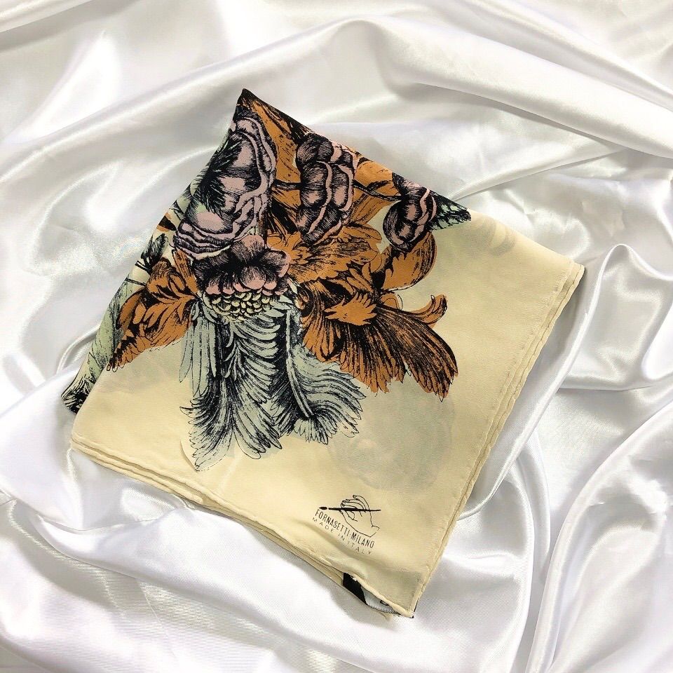 FORNASETTI フォルナセッティ 大判スカーフ シルク 総柄 ベージュ系