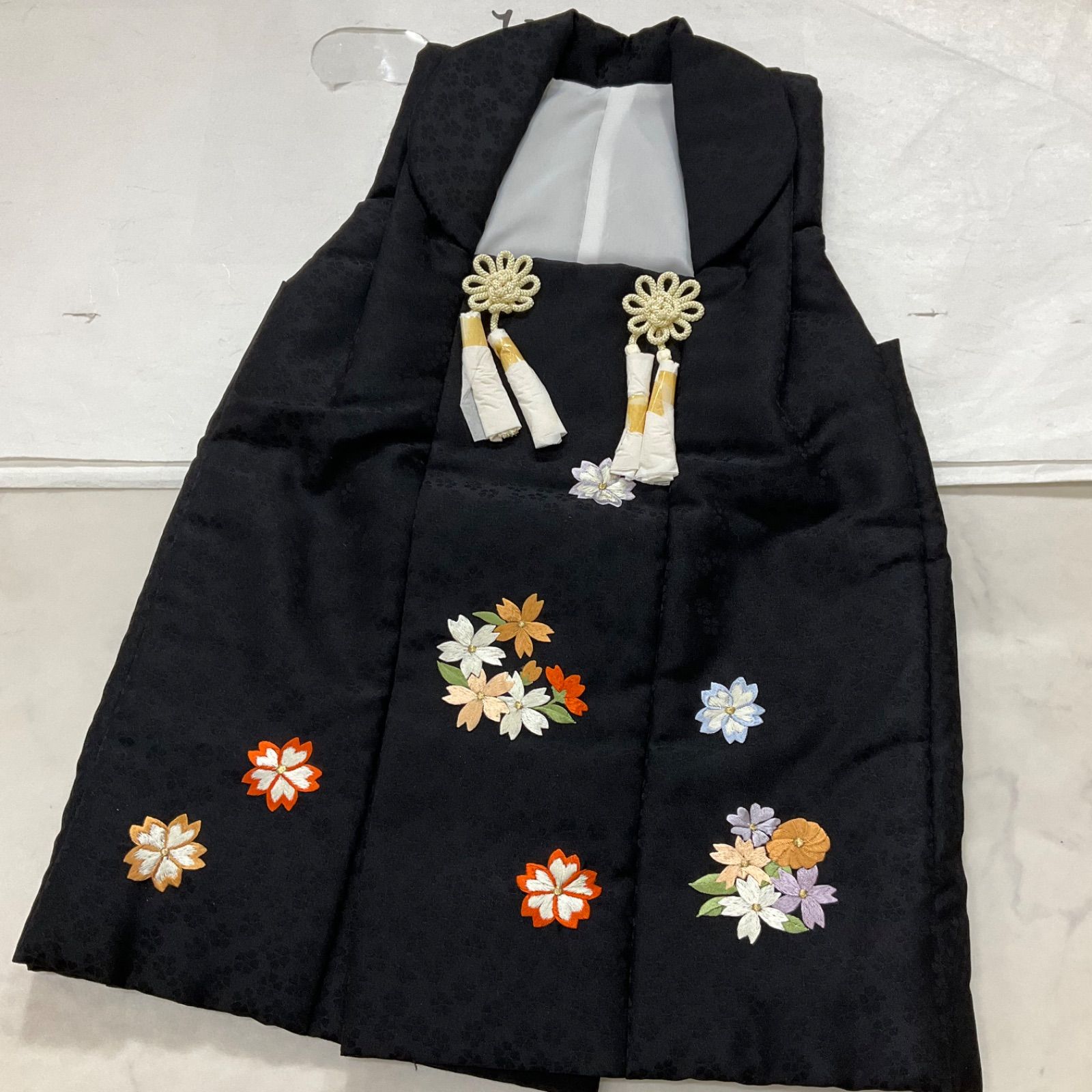 kimono one◆ 同然◆3歳くらい用◆被布◆七五三◆女の子◆三歳用◆刺繍◆黒地◆丈54肩幅23◆七五三子供お詣り◆G281