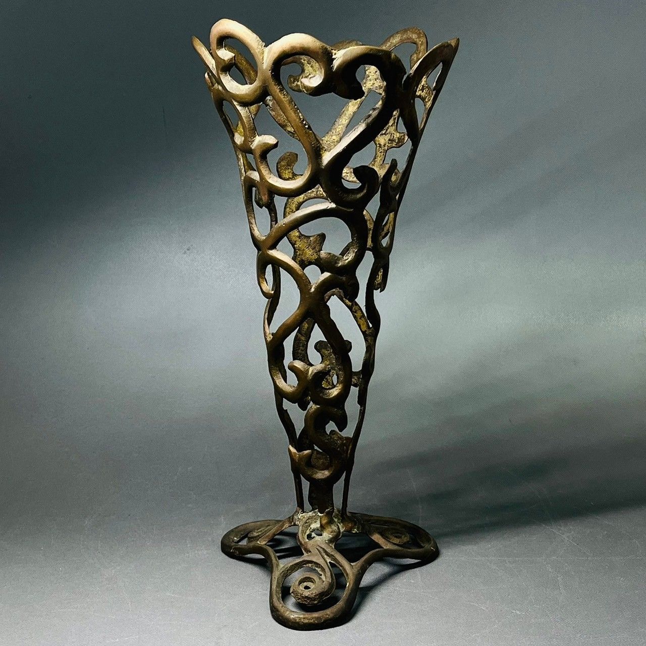 アール・ヌーヴォー様式の花瓶 アンティーク 飾物 時代物 オシャレ  