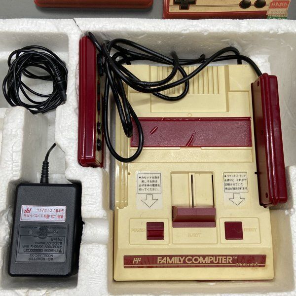 Nintendo HVC-001 任天堂　ファミコン　動作品 S219 動作未確認 NINTENDO/HVC-001/任天堂/ファミリー