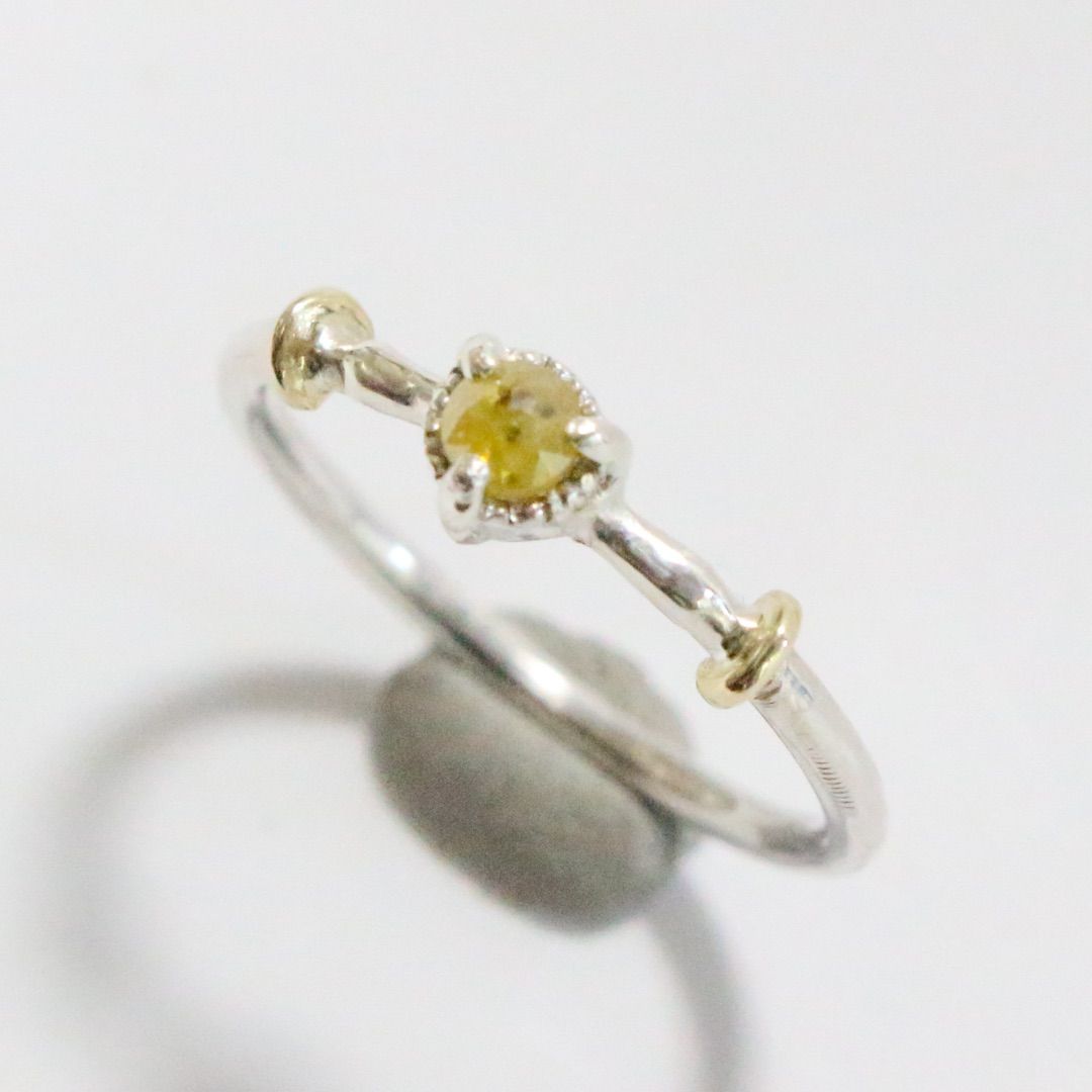 ローズカットイエローダイヤモンドの3つ爪ミル打ちK10小ワッカシルバーリング10 ローズカットのイエローダイヤモンドの3つ爪ミル打ちK10小ワッカ