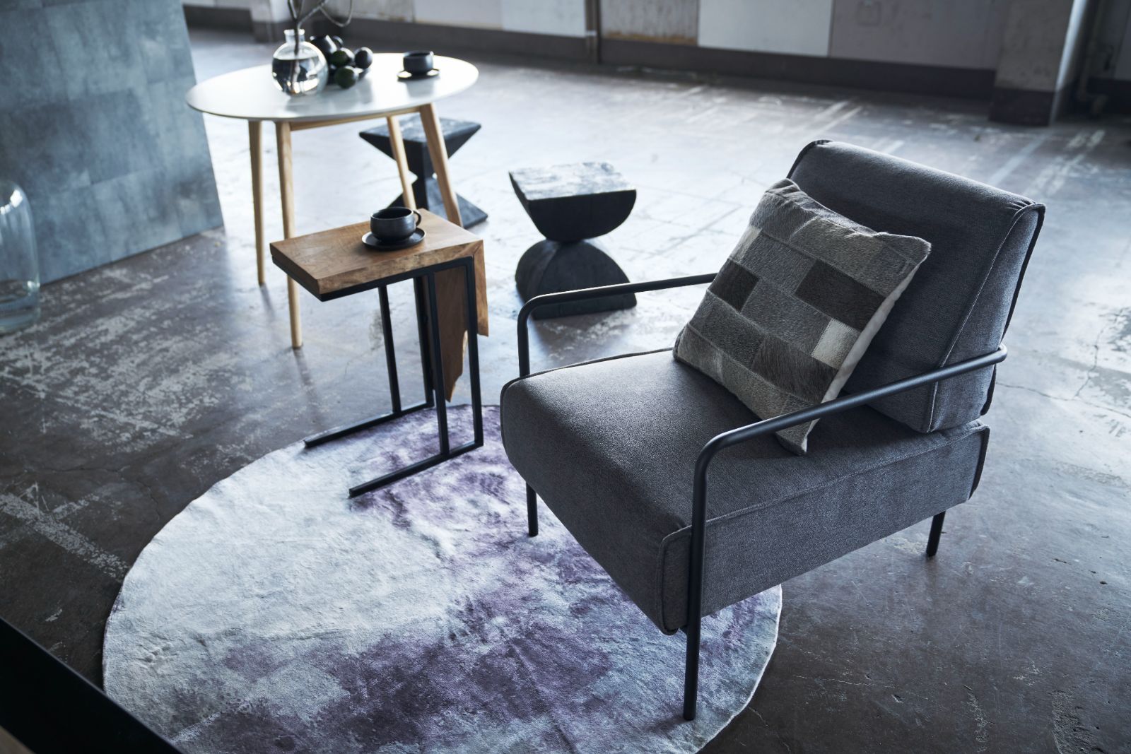 本州 ラグ ムーン 写真 個性派 リアルプリント ブラック シンプル 滑り止め加工 インテリア 約φ140 MARWIL-DEMENAGEMENTS_CH