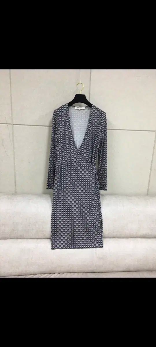 ダイアン フォン ファステンバーグ DVF シルク 100 % ラップ ワンピース 6 サイズ