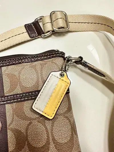 シグネチャー クロスバッグ