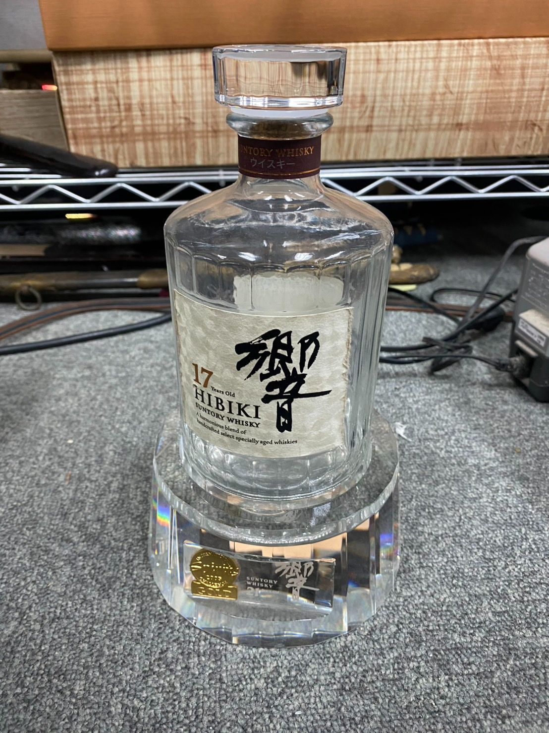 SUNTORY サントリー 響 17年 空き瓶 酒瓶 ディスプレイ ボトルスタンド 台座付き ss110603