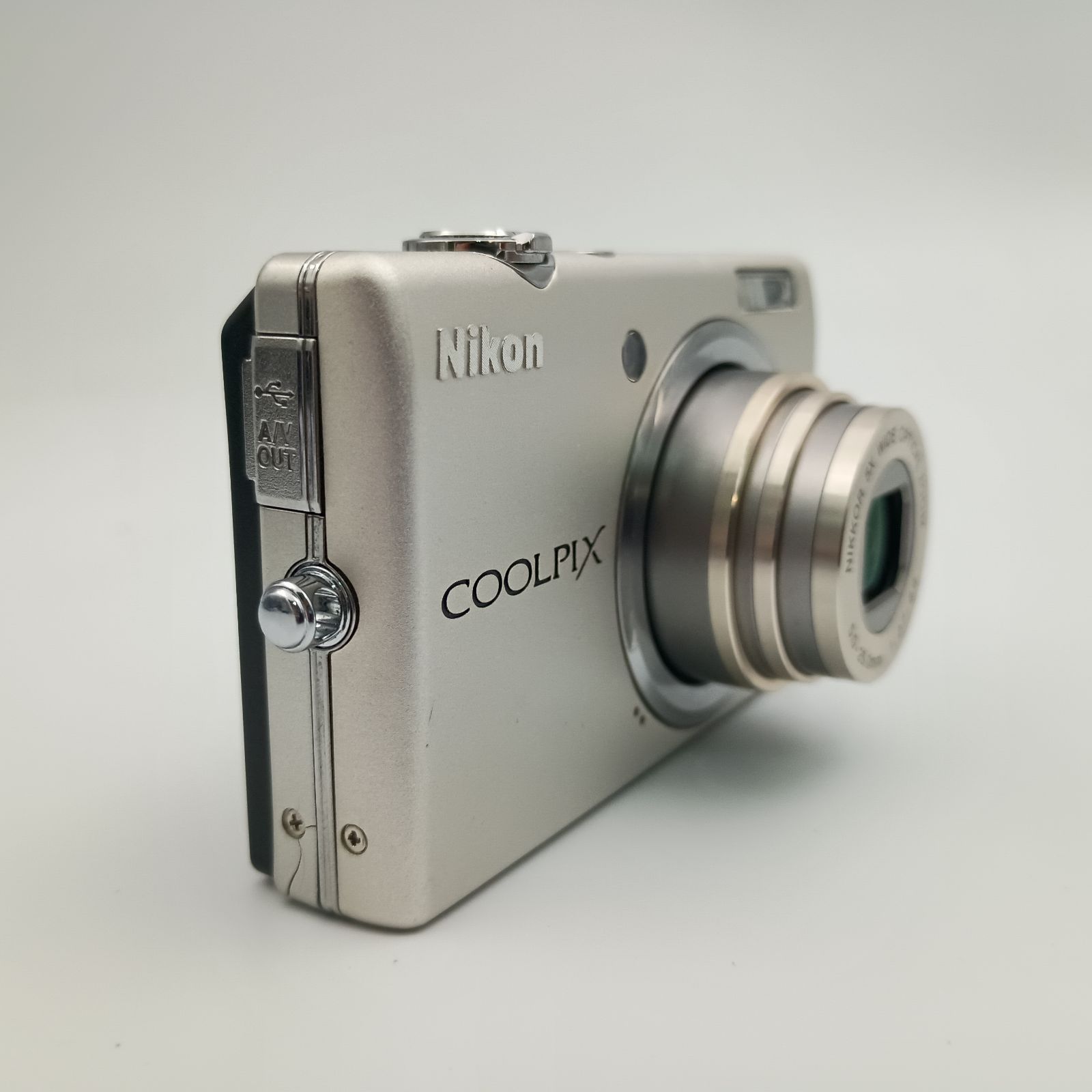 Nikon Coolpix S570 Compact DIGITAL Camera Silver シルバー