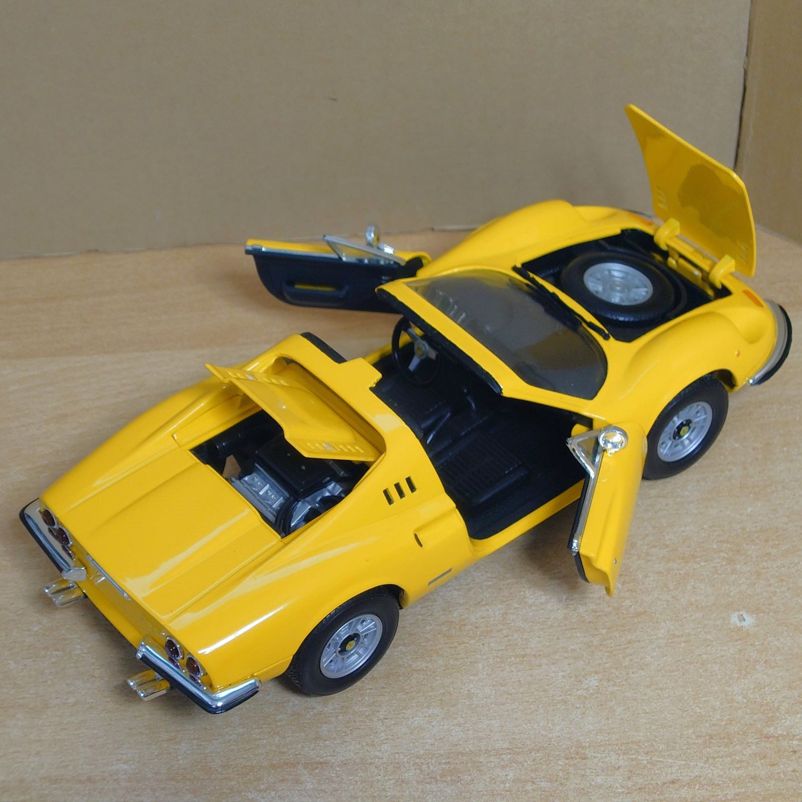 特価 Hot Wheels 1/18 フェラーリ Dino246GTS イエロー 【公式通販】