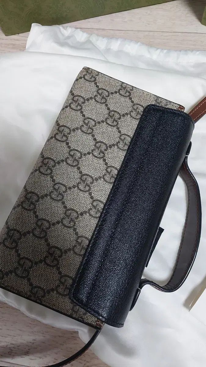 GUCCI グッチ