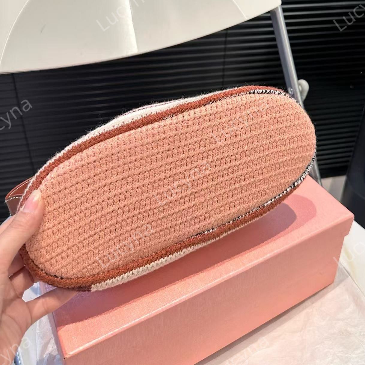 MIUMIU ニットショルダーバッグ