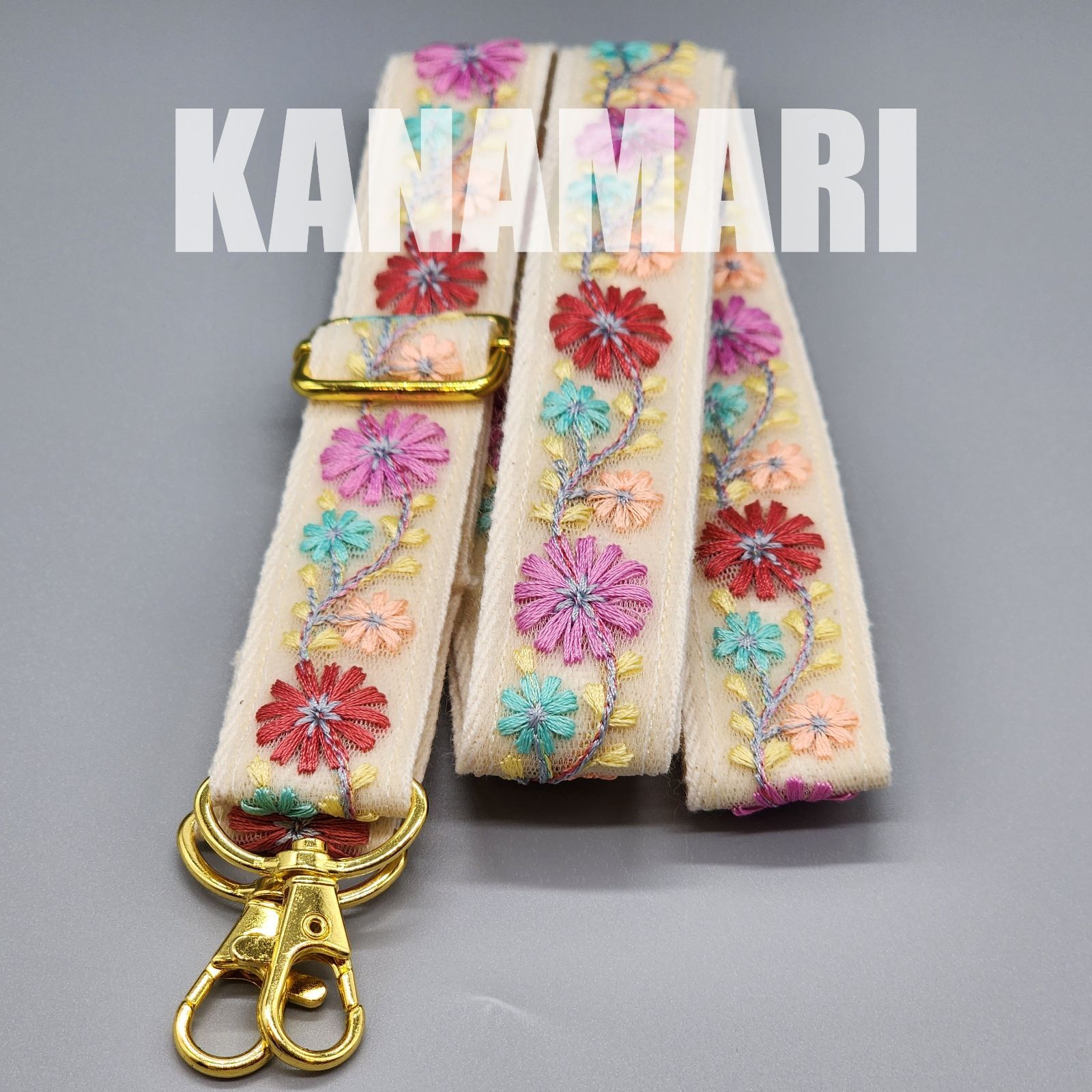 [162-2]インド刺繍リボンのスマホ用ネックストラップ・ショルダーストラップ（白・生成り系、金具：ゴールド系）、ハンドメイド