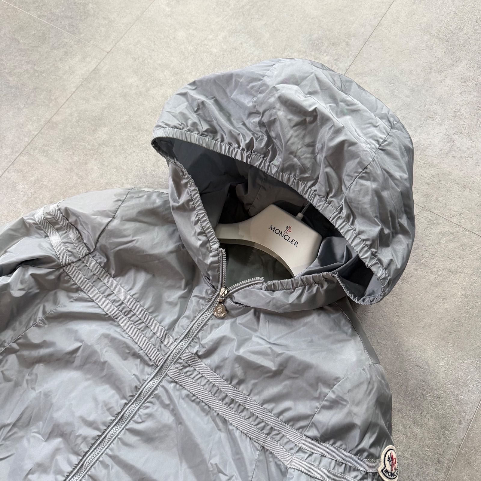【美品】MONCLER モンクレール ナイロンジャケット グレー サイズ1 美品 MONCLER モンクレール ナイロンジャケット グレー URIELLE フリル