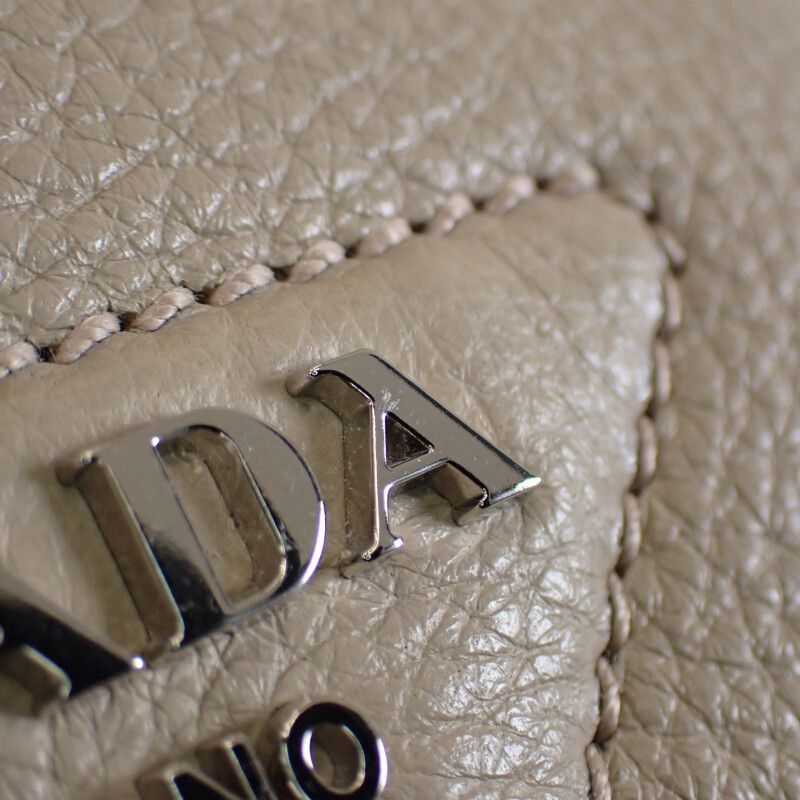 PRADA ファスナー開閉式 レザー ミニハンドバッグ プラダ スーパーコピー ファスナー開閉式 レザー ミニ