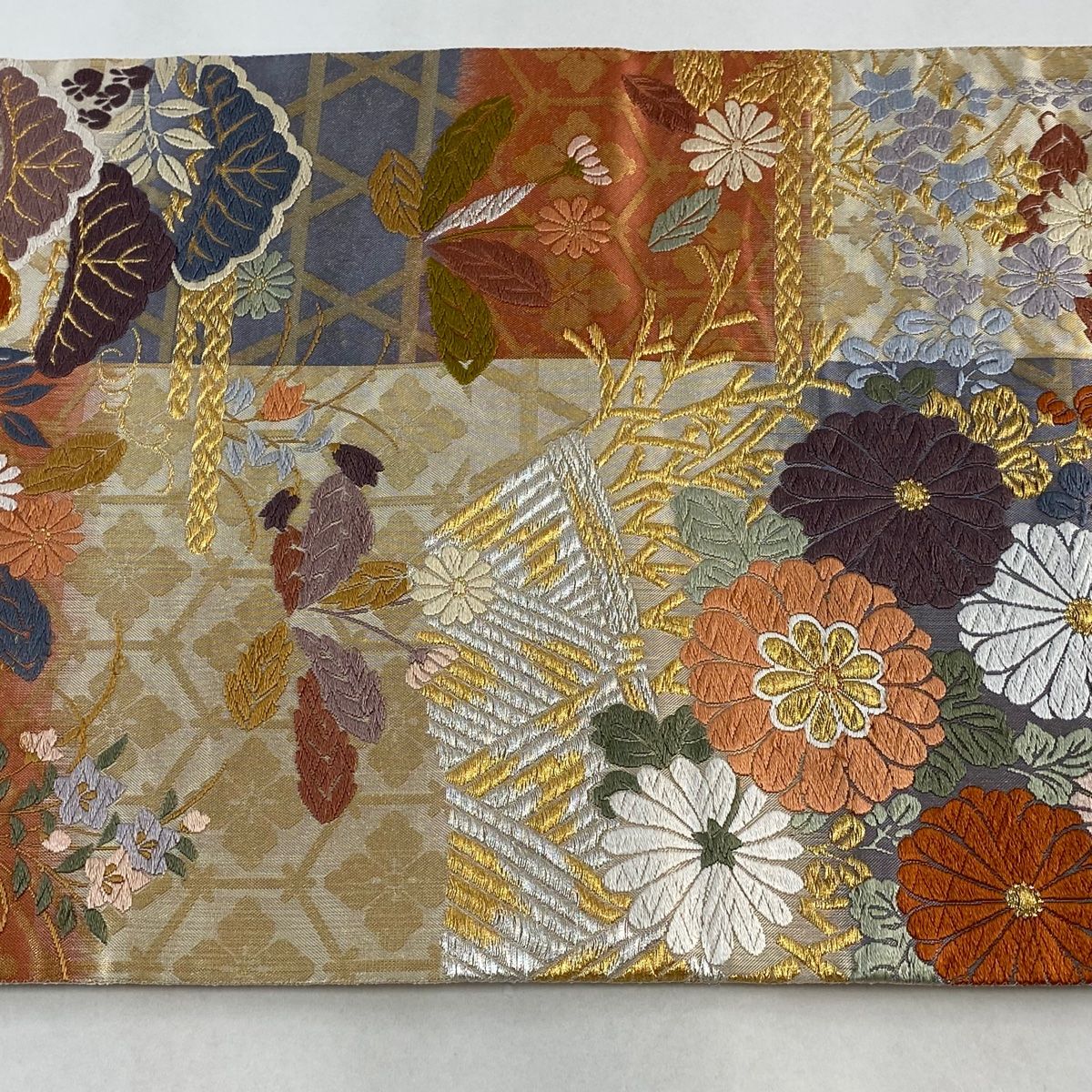 公式 袋帯 メルカリ - 【中古】 正絹 六通 ベージュ 金銀糸 箔 菊 松 秀品 着物・浴衣