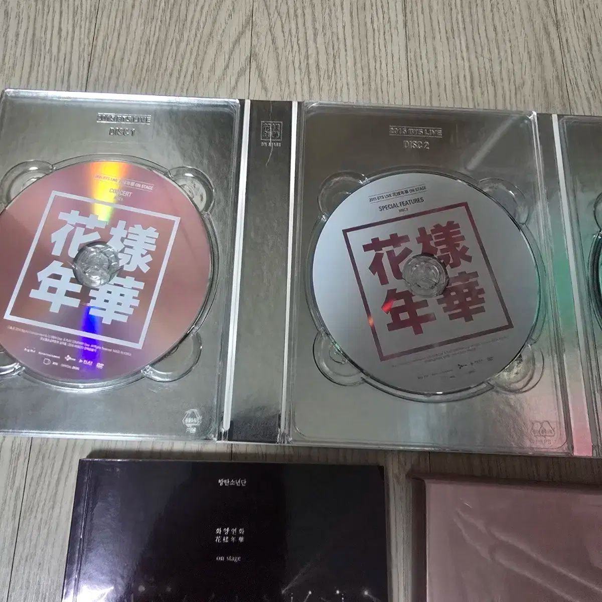 BTS 2015 LIVE 花様年華 ON STAGE DVD【トレカ付き】 おまけ付】2015 BTS 花様年華 ON STAGE Japan - メルカリ