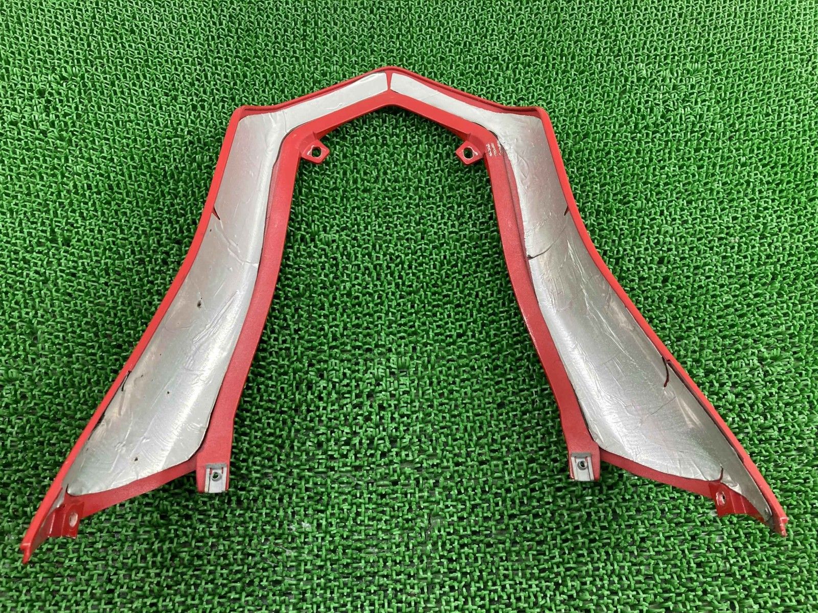 749R シートカウル 後側 赤 ドゥカティ 純正 中古 バイク 部品 999 テールカウル 修復素材に 品薄 希少品 車検 Genuine aU 749R シートカウル 後側 赤 ドゥカティ 純正 中古 バイク 部品 999