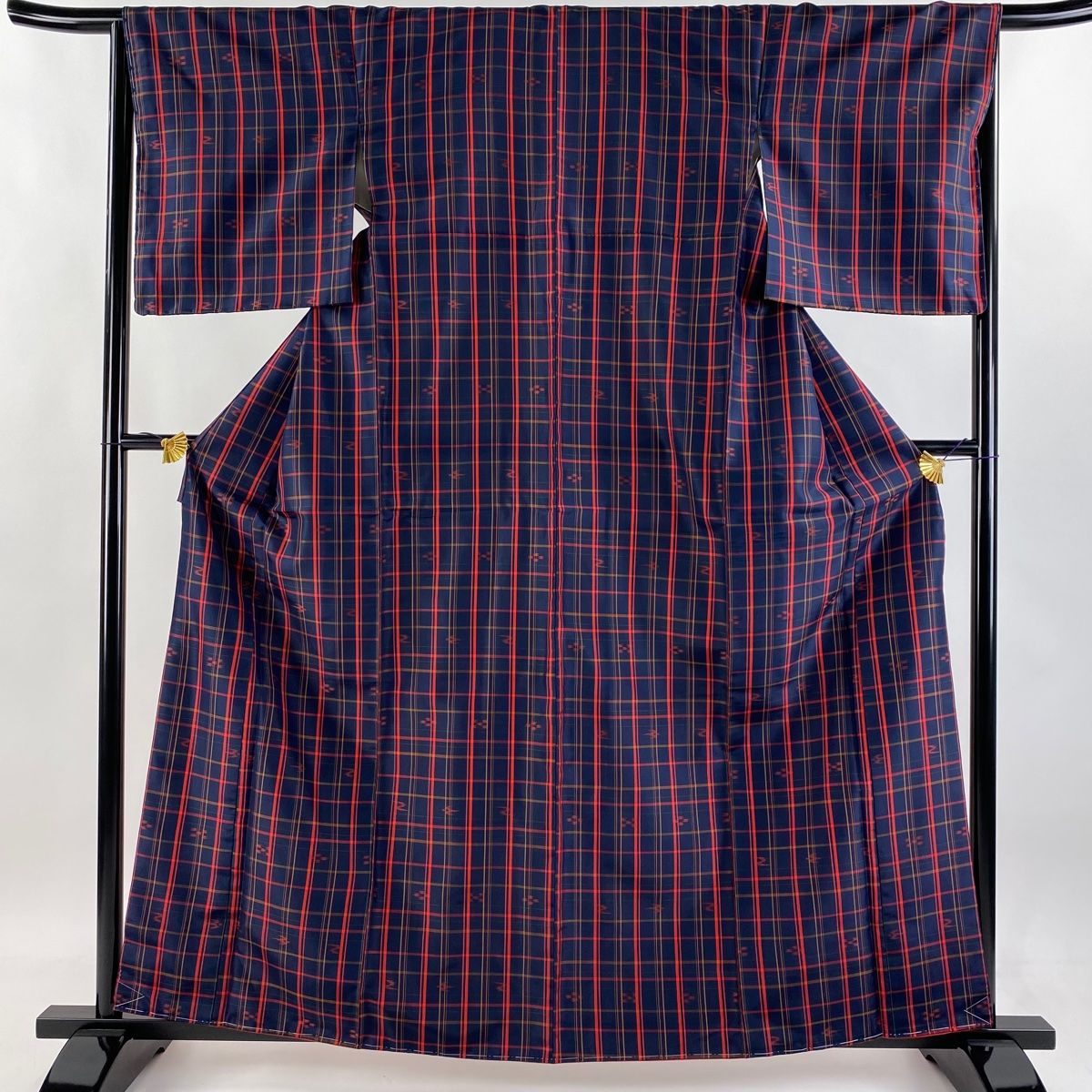 未使用　正絹　袷　紬　燕　身丈（肩から）161㎝ 紬 身丈161cm 裄丈65cm M 袷 格子 燕 濃紺 正絹 美品 優品