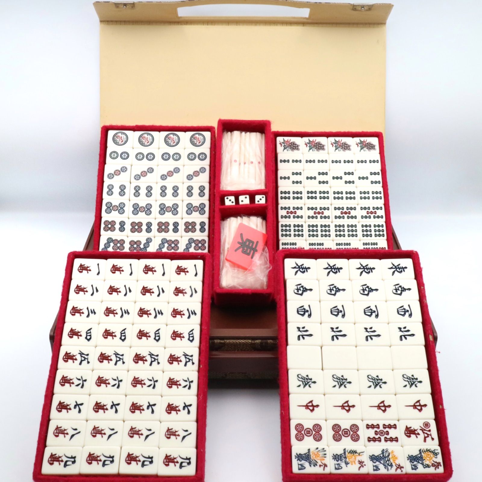 【希少品】麻雀牌 任天堂 大三元 背茶 任天堂 麻雀牌 大三元 背茶 希少品】麻雀牌 任天堂 大三元