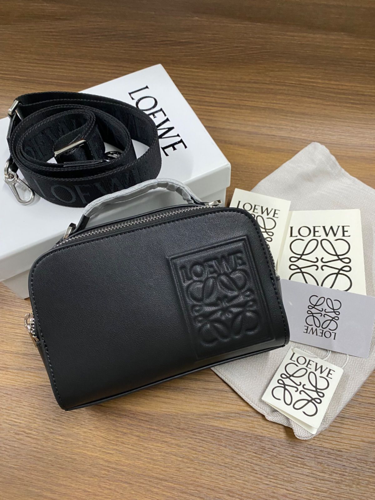 箱付きLOEWE カメラクロスボディバッグミニ