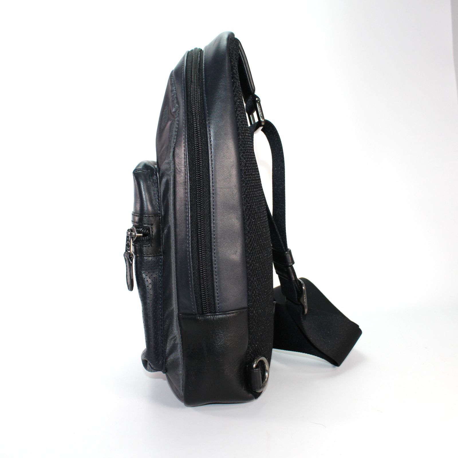 ✨未使用級✨ポールスミス ボディバッグ マルチストライプ レザー ナイロン 黒 ポールスミス レザー ナイロン ボディバッグ マルチストライプ