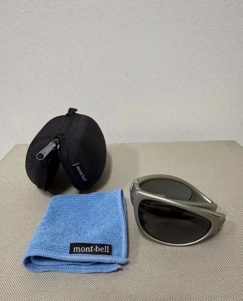 た*せ様 mont-bell トレッキンググラス ライトグレー トレッキング