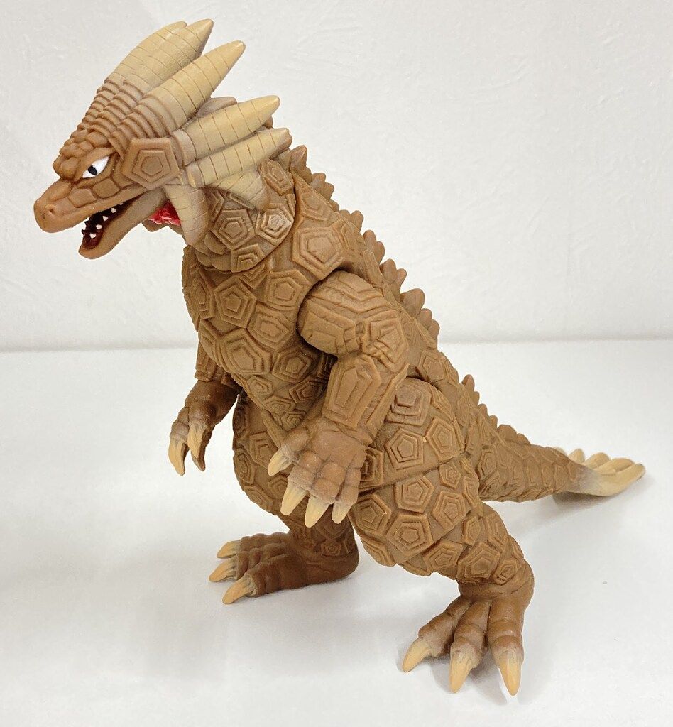 ウルトラ怪獣シリーズ2006 サラマンドラ ミクラス ハイパーホビー誌
