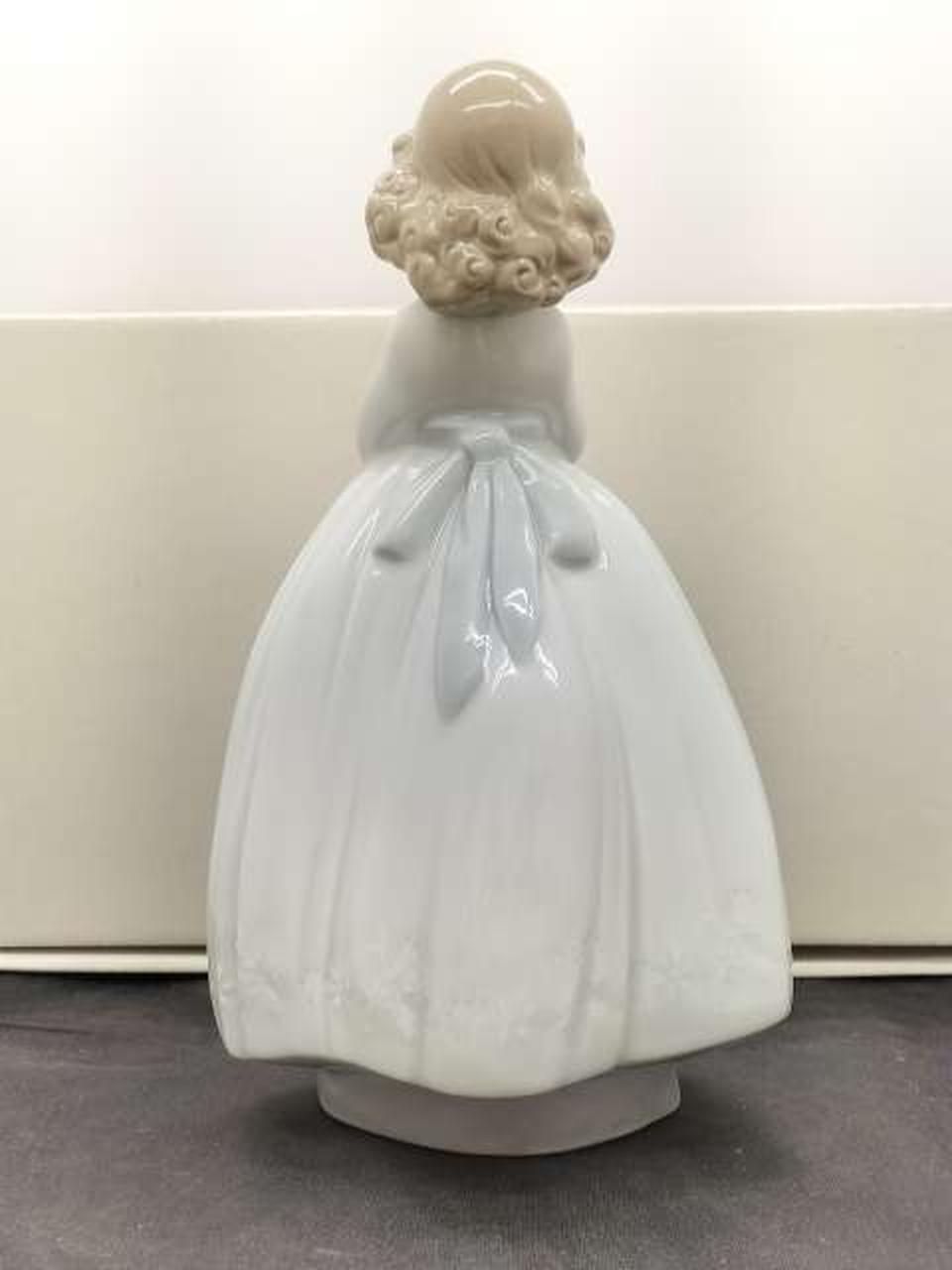 NAO フィギュリン THE FLOWER GIRL 02.001444 NAO Figurine THE FLOWER GIRL 02.001444