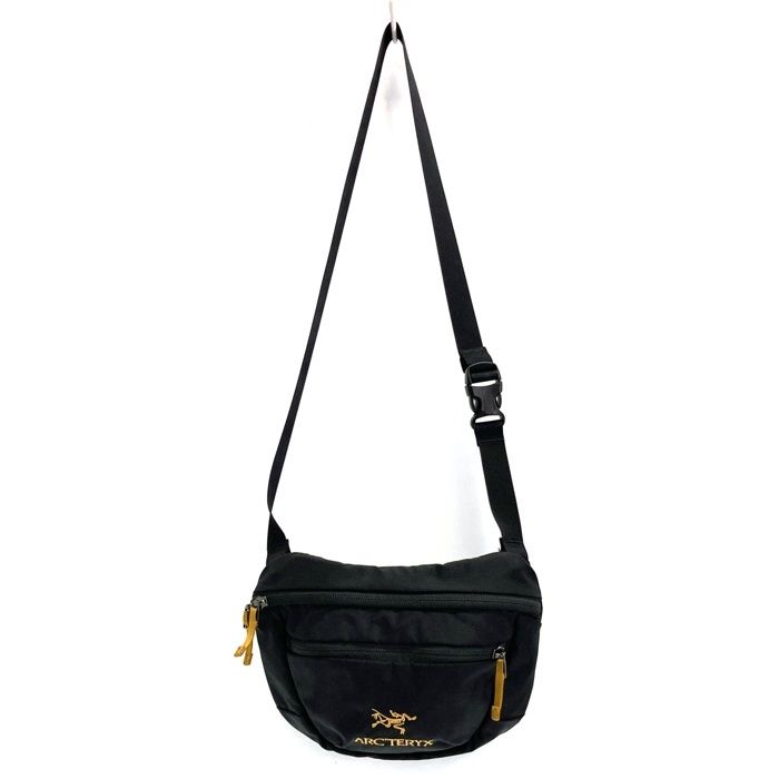 ARC'TERYX ビームス別注　ブラック ショルダーバッグ BEAMS（ビームス）の「ARC'TERYX × BEAMS / 別注 ARRO 8 ReBIRD