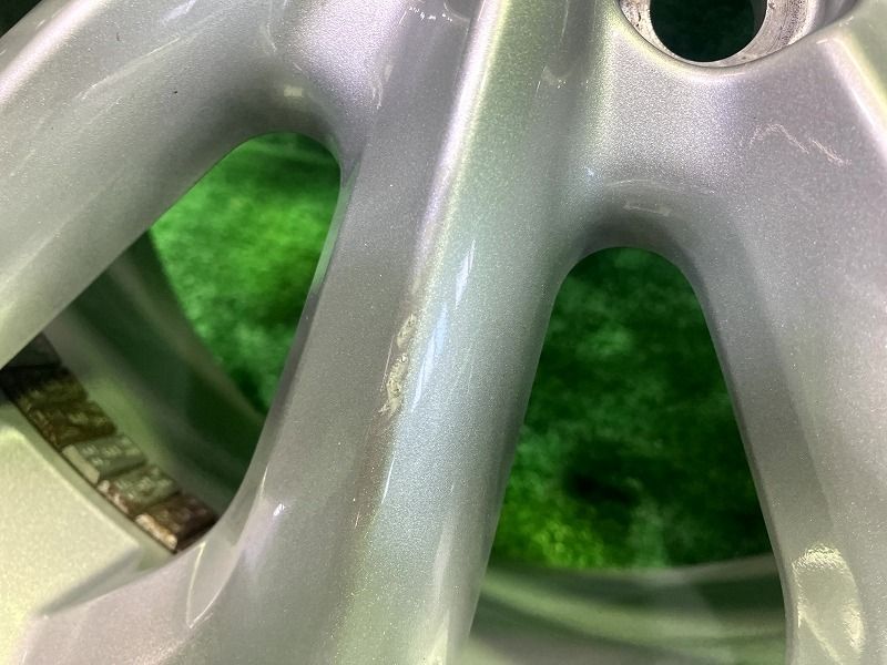 トヨタ純正 ZWE215W