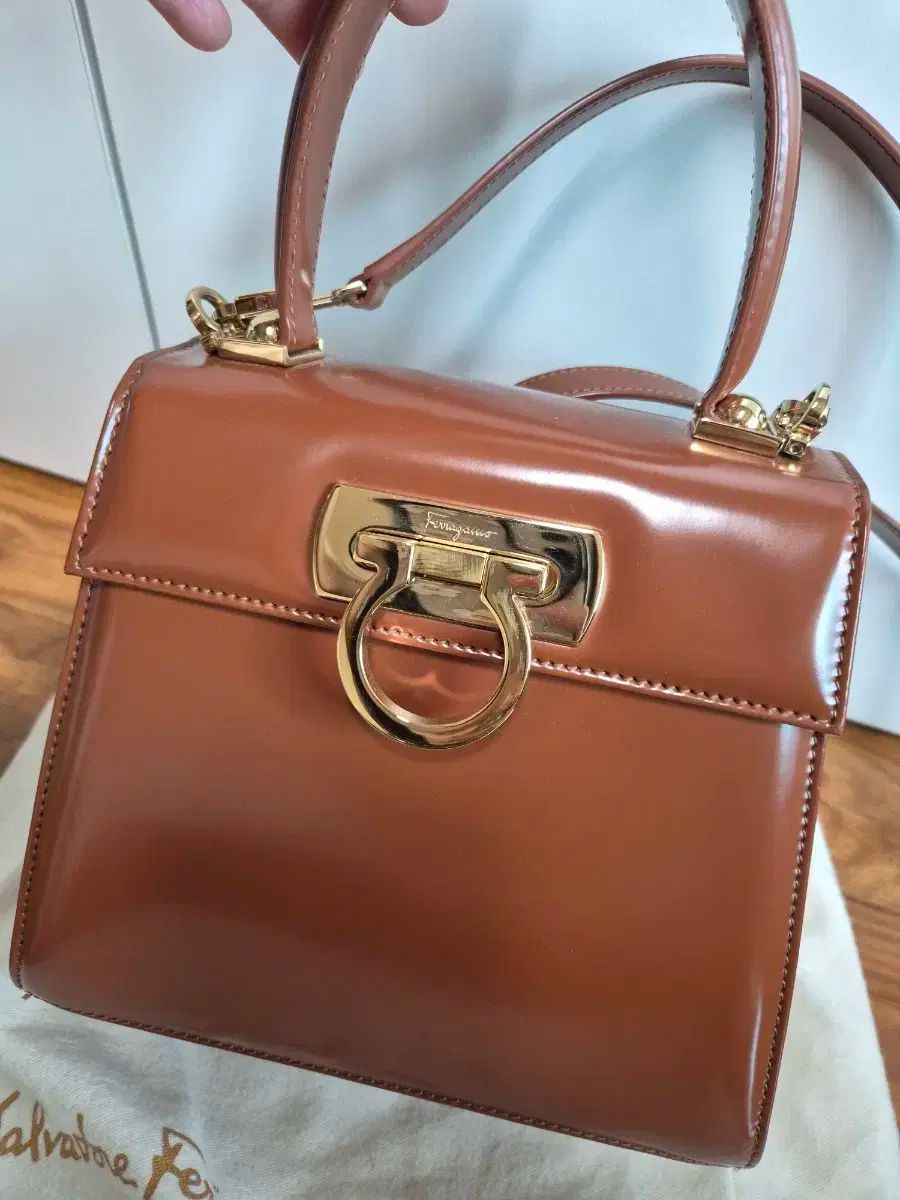 フェラガモ スモール ケリーバッグ DECORATOM_COM_BR