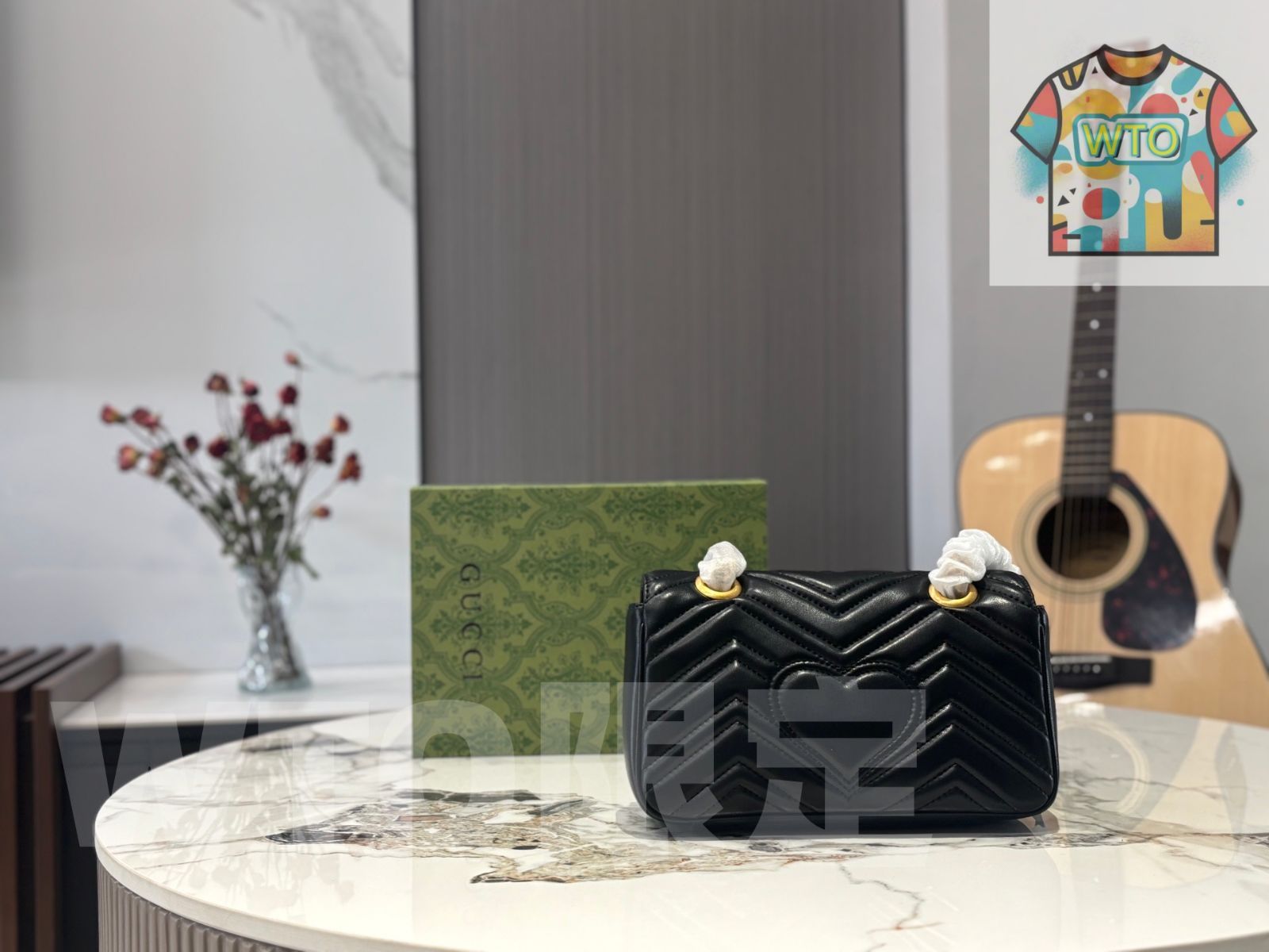 希少　GUCCI Gマーモントラインストーン　ブローチ 専用ボックス付き GUCCI グッチ ブローチ GGマーモント GG柄 ラインストーン