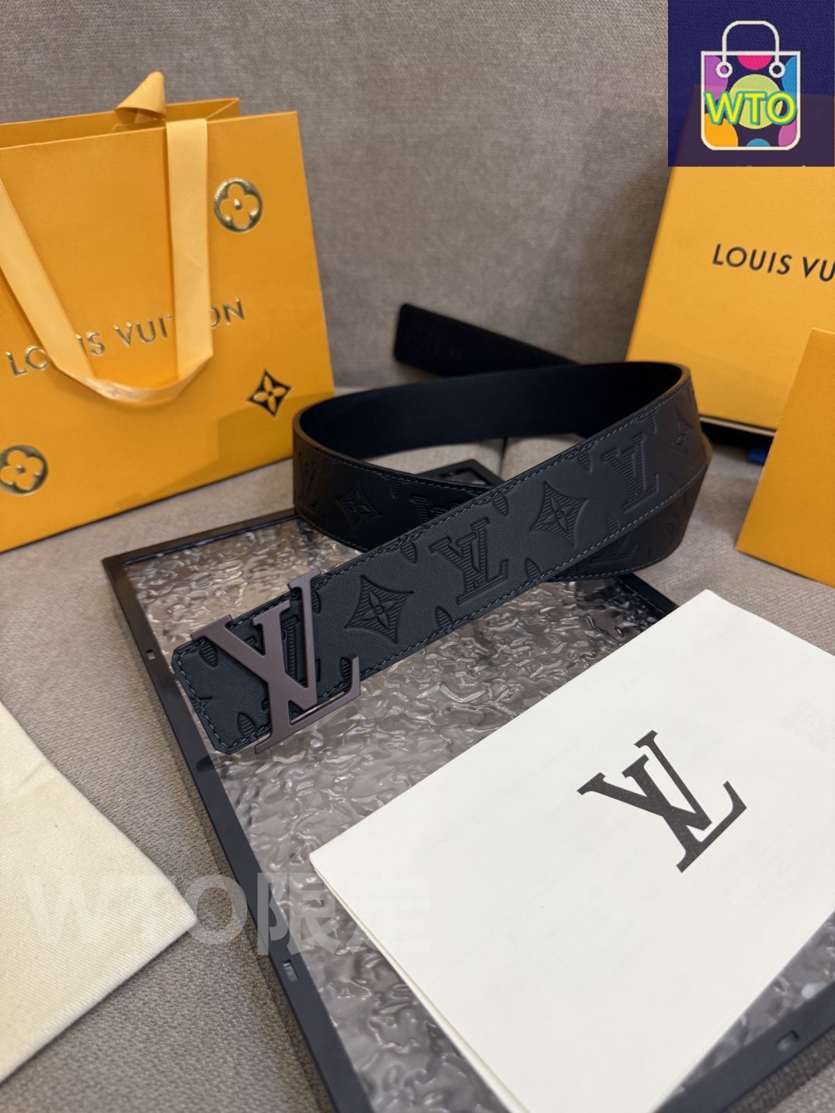 ルイヴィトン LV ベルト ルイ・ヴィトン LV 型モノグラム ベルト 40㎜ プリズム in PVC