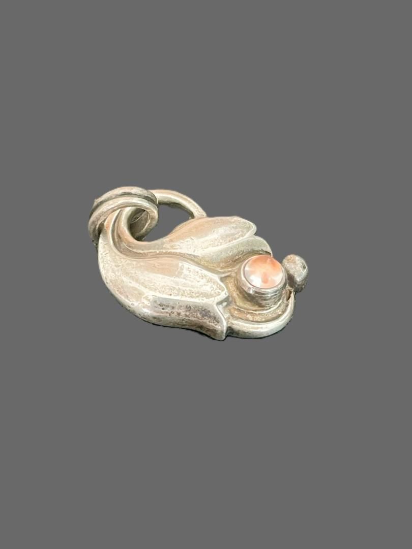 イヤーペンダント