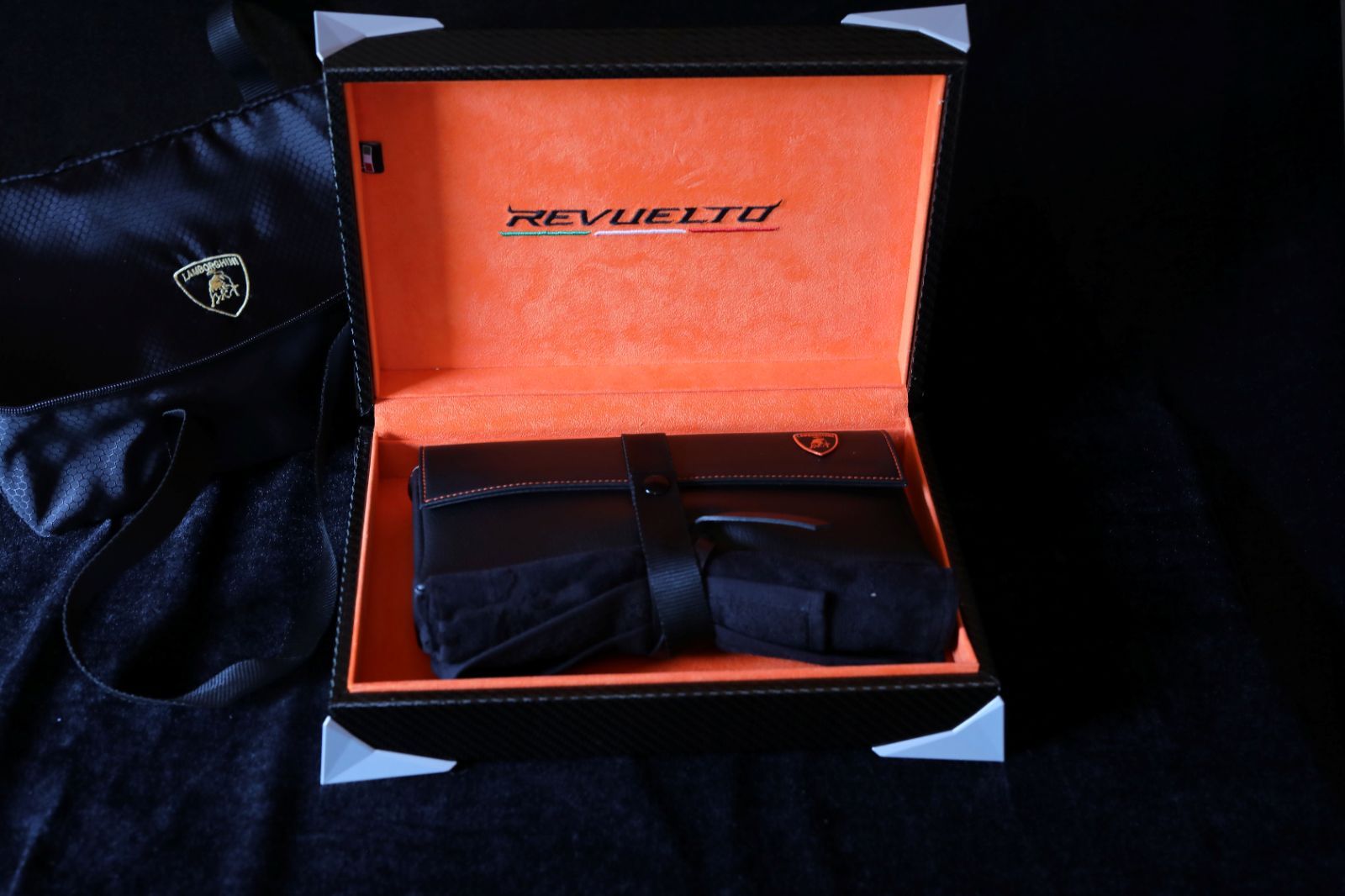 Lamborghini REVUELTO ランボルギーニレヴエルト純正ケアキット 新品・未使用】Lamborghini ランボルギーニ 純正ケアキット【REVUELTO