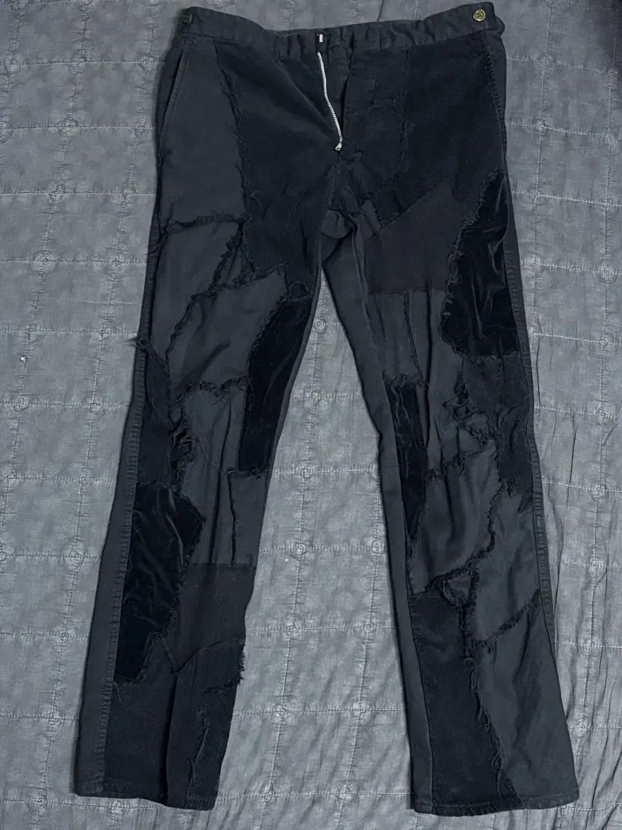 ブラックパンツ