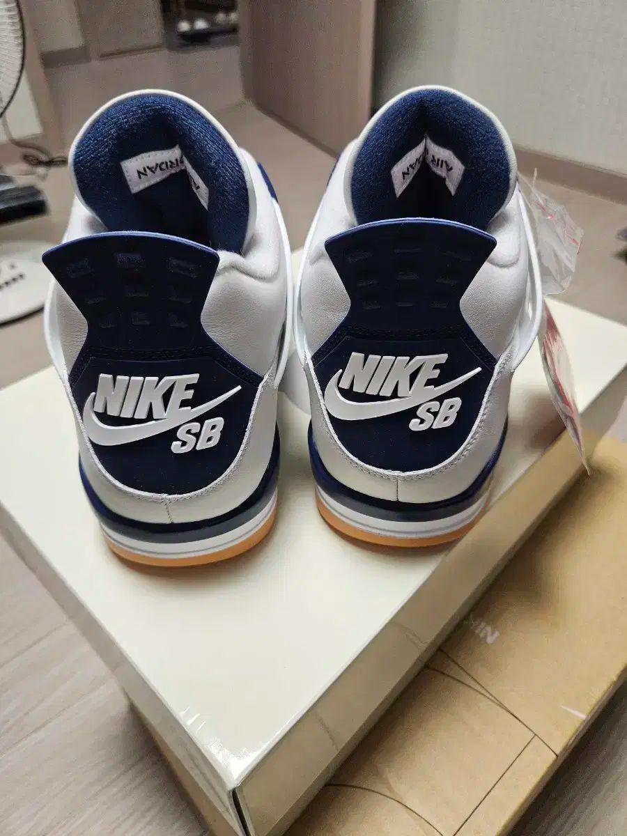 サイズも豊富。 NIKE ナイキ ジョーダン 4 SB Retro 白 ネイビー 290 容易な