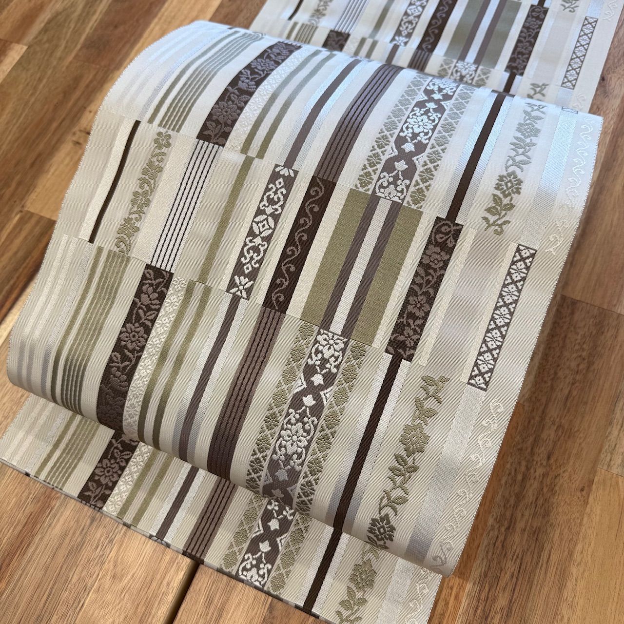 本場筑前博多織 平織献上八寸名古屋帯 新古品 お仕立て上がり 証紙ナシのお値打ちに