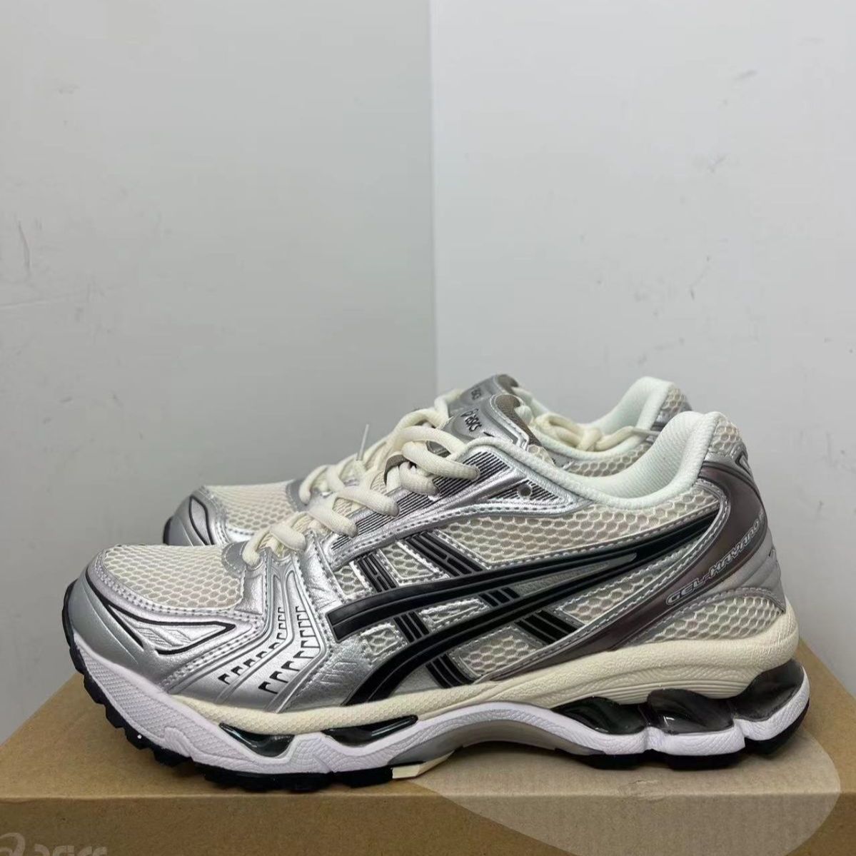 新品未使用 アシックス Asics Gel-Kayano 14 スニーカー