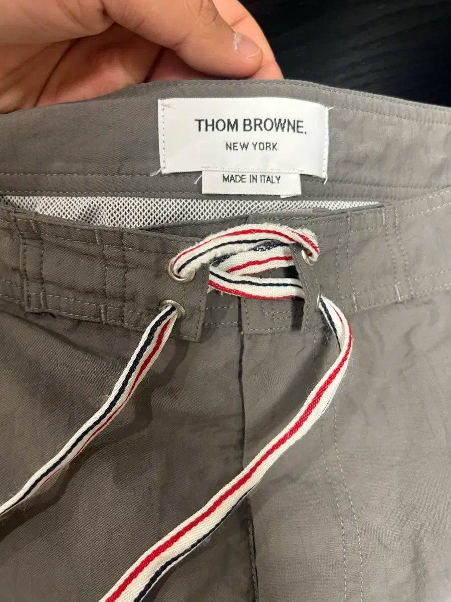 本物 トムブラウン アンカーデザイン ボーダー スウィムパンツ 水着 S 1 灰 Thom Browne(トム・ブラウン) スイムパンツ グレー 3 - メルカリ