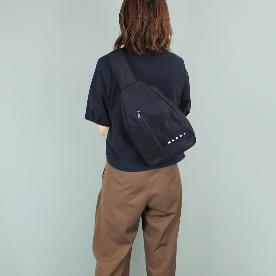 商品 MARNI マルニ M01634 M00TJ ボディバッグ キッズライン MARNI KIDS