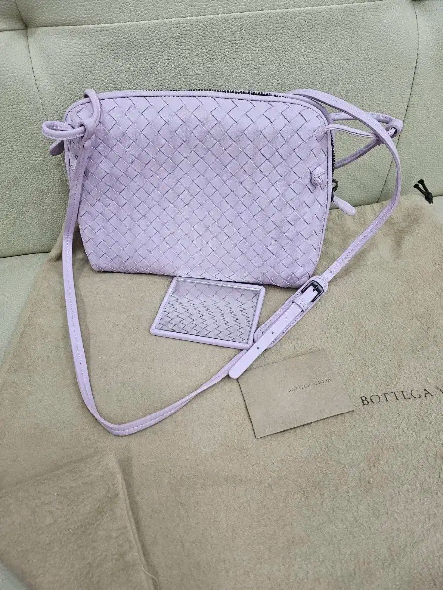 ボッテガ ヴェネタ イントレチャート クロスバック ライラック カラー