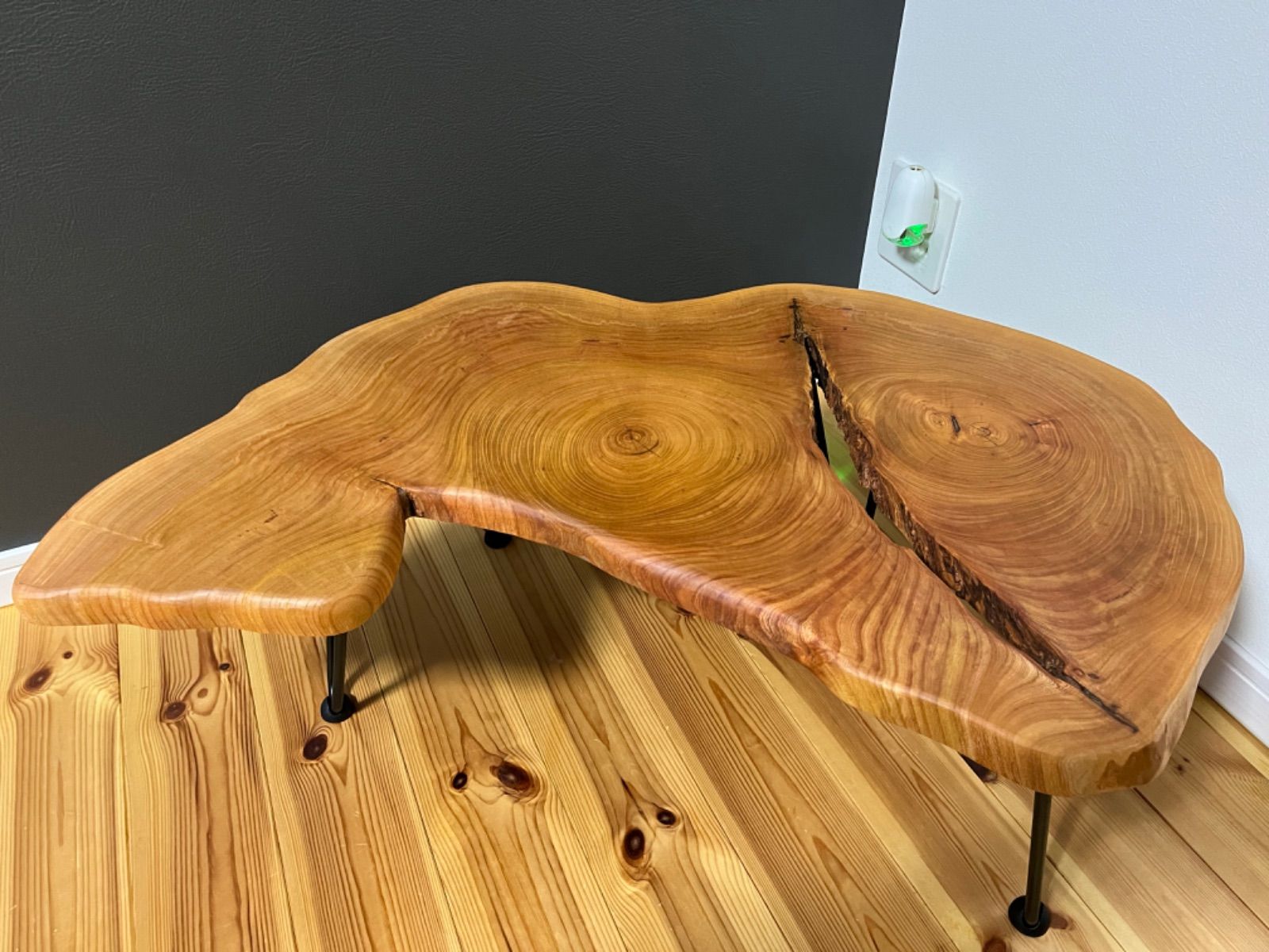 ローテーブル　ケヤキ　欅　輪切り　一枚板　サイドテーブル　ちゃぶ台 テーブル ローテーブル ケヤキ 欅 輪切り 一枚板 サイドテーブル ちゃぶ台